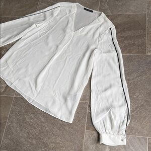 Suzy Shier White V-Neck Long-Sleeve Blouse - Classic Women's Top NWOT small